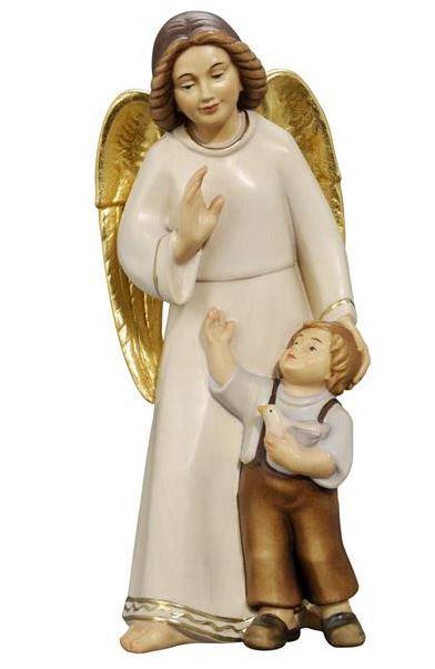 schutzengel mit bub moderne engelfigur mit goldenen fluegeln